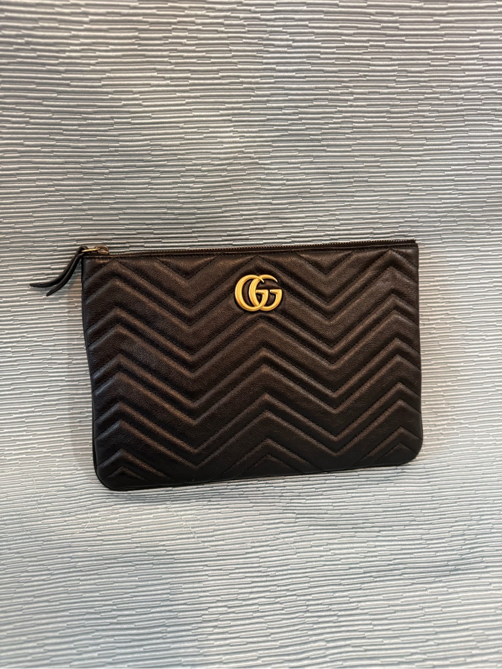 GUCCI BLACK LEATHER MARMONT ZIP POUCH PURSE - Picture 4 of 8